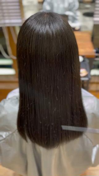 オリーブグレージュの色味にされたい、また赤みが残らないようにしたいというお客様にさせていただいたカラーになります。