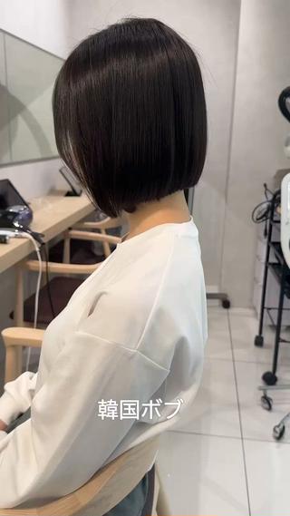 ボブスタイルは、乾かす時間が短く、毎日のスタイリングが簡単なため、忙しい方にもぴったりで

仕上げはバームとオイルなどのスタイリング剤をつけるだけなのでとっても簡単です！

また、少し髪が伸びてもスタイルが保ちやすく、前髪をふんわりさせたり、サイドの髪を顔周りに優しく配することで、どんな顔形にもマッチし小顔効果も演出できます

手軽にイメチェンを楽しみたい方は是非ご相談ください
 