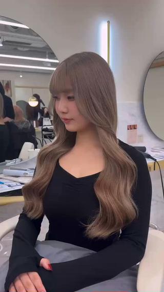 ロング カラー ワンホン×髪質改善 つのーか🩶‪🫧のヘアスタイル