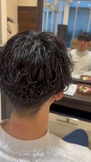 ちょい強め波巻きパーマ
パーマの質感カットにこだわっています 