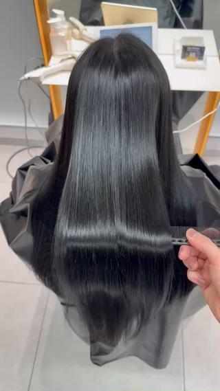 ロング Lond Melia所属・あいり／艶髪 、透明感カラー🩶のヘアスタイル