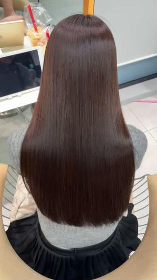 カラー Lond Melia所属・あいり／艶髪 、透明感カラー🩶のヘアスタイル