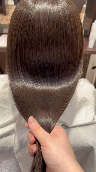 Aujua 4step トリートメント ´-


日本人女性の髪ために作られた「1人1人のAujua」は全17種類をそれぞれの悩みに合わせて選ばせていただきます♡


全サロンスタッフが24時間講習を受けないと取り扱えないAujuaをぜひ試しにいらしてください ♡ 