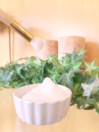 アイシャンプーとは、きめ細かい泡で、まつげ・まつげの毛穴の汚れを除去する施術です
アイシャンプーをすることで、まつげパーマのお薬の浸透も期待できます

クレンジングや洗顔では取り切れない汚れを、目元専用のシャンプーで綺麗にしましょう 