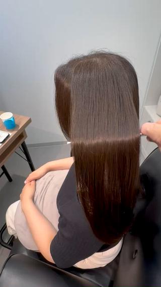 《NEO髪質改善カラー》

パサパサやパヤパヤ、手触りが悪いなどの
悩みを抱えてるお客様のために
髪質改善カラーの技術を習得しました

髪に必要な栄養素をしっかり
補給し、パーフェクトケアオンカラー

手触りも回復し、
色持ちもよくなります 