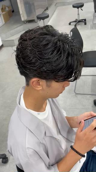 波巻きスパイラル/波巻きツイストスパイラル/ツイストスパイラル/ツイスパ/無造作/メンズパーマ/メンズカット/センターパート/マッシュ/メンズ/プードルパーマ/ニュアンスパーマ/メッシュ/ハイライト/ツーブロック/渋谷/渋谷美容室/縮毛矯正/ストレート 