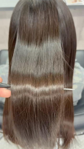 全頭縮毛矯正メニューです
季節の変わり目に 扱いやすいツヤツヤヘアー どうでしょう？(*´˘`*) 