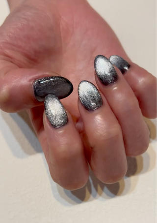 black×silver magnet 