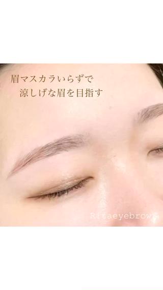 自眉を活かしつつ、毛量調整で淡眉に
周りの余分な毛をwaxと毛抜きでお手入れします 