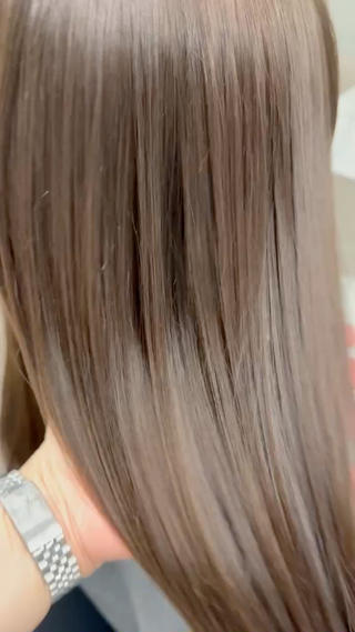 縮毛矯正のデメリットを克服した次世代のシルク縮毛矯正熱によるタンパク質変性を限りなく抑え、カラーへの影響が少なくなっていますそれにより、縮毛矯正の硬い質感がなくなり、柔らかくストレートな髪へと生まれ変わります

ダメージを抑えたい人はケア剤の追加が必須です

根本〜中間 一年分
毛先 既矯正部再還元 