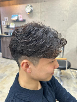 【ニュアンスパーマ】
朝のセットが楽になる毛流れパーマ
大阪/梅田/曽根崎 