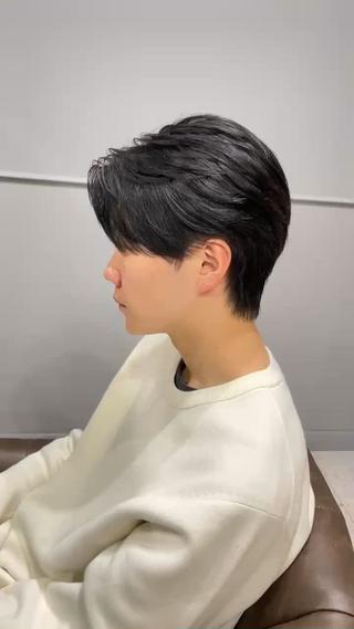 【ナチュラル縮毛矯正】
大きくうねるくせ毛も自然な収まりに〇 