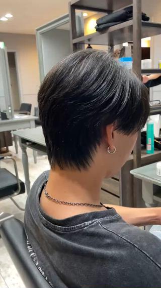 【ナチュラル縮毛矯正】
大きくうねるくせ毛も自然な収まりに〇 