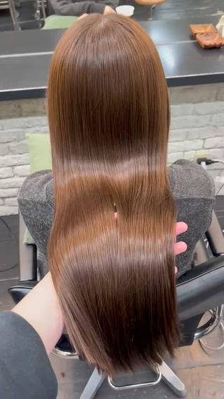 ブリーチなしで作るミルクティーブラウン

髪質、履歴によってはワンカラーで作ることもできますので是非ご相談ください♪

ブリーチなしなのでダメージレスで透明感カラー楽しめます 