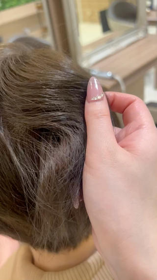 明るめオリーブベージュ！
トリートメントと一緒に行うことで、艶のある色持ちのいいカラーにすることができます◎ 