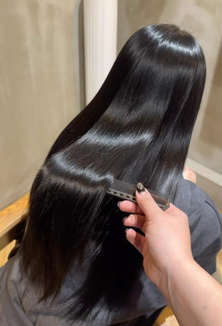 ロング aimu/レイヤー/ カラー/髪質改善のヘアスタイル