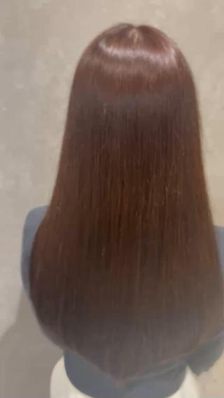 色味は王道のブラウン♪

そこに髪質改善カラーと髪質改善トリートメントで圧倒的ツヤ感♪
巻いても巻かなくても髪の毛へ 