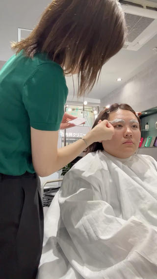 アイブロウ 眉毛ワックス、パーマ 眉だけで垢抜けの眉毛・アイブロウイメージ