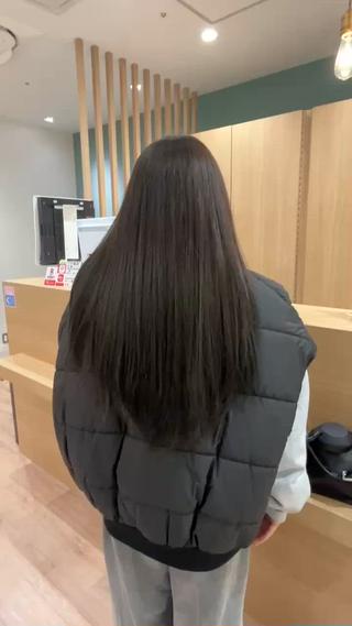 オリーブベージュ

赤味を抑えた色で色落ちが綺麗なカラー


カラーモデル募集中です！
ブリーチなしのカラーも、ブリーチありのカラーもお待ちしております

カットモデルも募集中です！
カットは先輩に見てもらいながら施術するため、ご案内できる日にちが限られております。ご了承くださいませ 