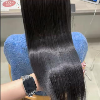 冬は髪も乾燥し、パサつきや広がりが気になりやすくなる時期ですが、しっかりトリートメントすることでツヤツヤにできます
綺麗な髪で新年を迎えましょう 