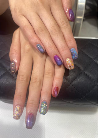 LE  SSERAFIMのFLAME RISES、お客様の推しのファッション、頂いたイラストの柄色味等を取り入れました

#カラフル#ビビッドカラー#マグネットネイル#おまかせネイル#おまかせデザイン#おまかせアート#おまかせメニュー 