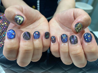 黒、キラキラ、蝶とのご要望にお応えしデザインしました！
ショートネイルを活かして、短い爪だからこその魅力が引き出されるように考えました！

#マグネットネイル#黒マグネット#蝶#バタフライ#ショートネイル#おまかせネイル#おまかせアート#おまかせデザイン#おまかせメニュー 