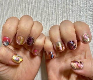 バーニングマンのフェスに行かれるお客様のフェス用ネイルでした！！
カラフルな電飾やテント、参加者のファッションの色味と、そのエナジーを表現しました！
持っていかれる服の色味と合わせて、ピンクや暖色系でまとめました。 