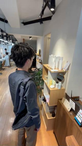 ご覧頂きありがとうございます
保存してカウンセリング時にご活用下さい

"メンズ"ならではのハチ張り、絶壁、生えグセ、直毛、癖毛、M字等のお悩み。僕自身も悩んだからこその提案をさせていただきます
僕に一度お任せください

#メンズ#刈り上げ#ショート#似合わせ 