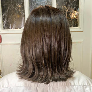 ショート カラー BRITS 渡辺 菜々子のヘアスタイル