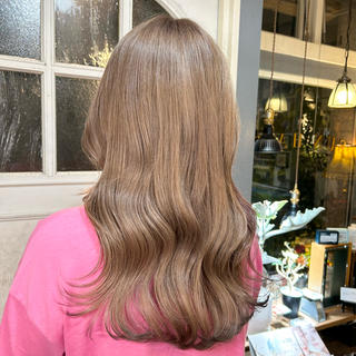 ミルクティーベージュ

※ブリーチ必須

ブリーチ1回でできる透明感カラー
秋にぴったりのカラーです

髪質改善カラーも一緒にされたい方は
＋¥3,300で変更できますので
ご相談ください 