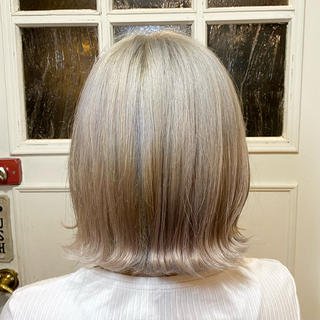 ショート カラー BRITS 渡辺 菜々子のヘアスタイル