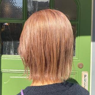 ショート カラー BRITS 渡辺 菜々子のヘアスタイル