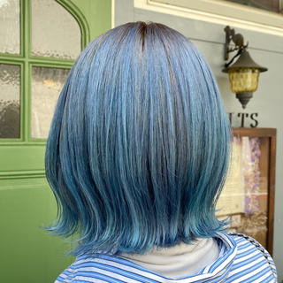 ショート カラー BRITS 渡辺 菜々子のヘアスタイル