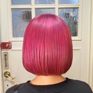 ショート カラー BRITS 渡辺 菜々子のヘアスタイル