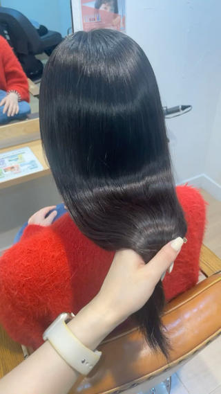 お客様の髪に合わせたできる限り優しいお薬のストレートパーマです️
半永久的なので、伸びてきた部分のリタッチのみでも綺麗な髪を保てます！半年に1回のリタッチがおすすめです。

髪の毛の広りが気になる方は梅雨前がおすすめです 