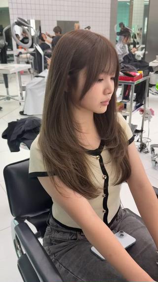 セミロング Miyu’s所属・縮毛矯正特化 髪質改善辻良輝のヘアスタイル