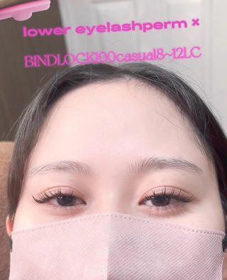 下まつ毛パーマ×BIND LOCK100 網紅 casual8~12LC

下まつ毛パーマはccカールのssサイズのロッドでかけてます。
下まつ毛のビューラーするのが苦手な方にオススメです。
まつエク、バインドロック100束、中央長めのカジュアルワンホンデザイン、長さ8~12ミリ、カールLC、束感コーティング仕上げで付けてます。

ワンホンマツエクとは?
 
“ワンホン”は中国語です。
漢字では“網紅”と書きます。
 
網(ワン)=インターネット、
紅(ホン)=大人気という意味。
 
“ワンホン”は中国語で
インフルエンサーやユーチューバーを
意味する言葉なんです。 