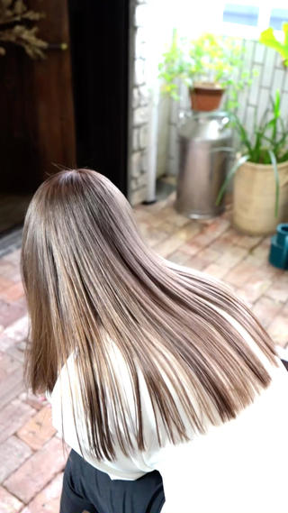セミロング カラー Armoire所属・安藤悠里/ハイトーン /デザインカラーのヘアスタイル