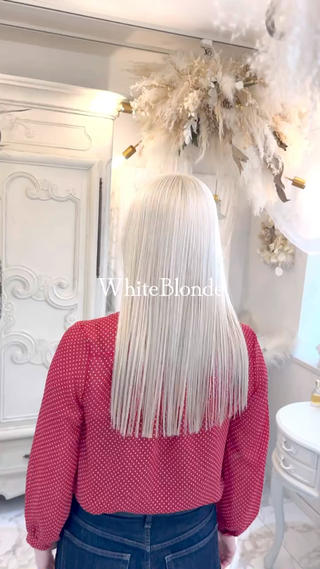 White 2bleach​〜​

ムラシャンのみで綺麗なお色をキープできます :)
ブリーチベースが綺麗だと退色も楽しめるのはもちろん、やりたい時にやりたいデザイン、お色が可能になります。

ブリーチ剤、薬剤、トリートメントには
約500種類以上（主要成分）の毛髪に必要な栄養、保湿、架橋成分を一度の施術で入る限界まで導入し

結合促進、皮膜形成する事で内側から毛髪外殻まで補修し美しい質感を保てます♪

原宿、麻布、ベルリンのヘアサロンで経験を積み
海外ブランドモデルを担当したヘアスタイリストがマンツーマンで仕上がりまで責任を持ってあなたの理想、お悩みに寄り添います。
なんでもご相談ください！ 