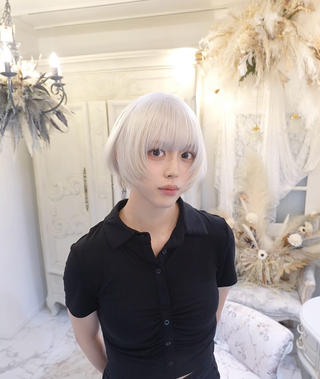 ホワイトボブ

大人気のハイトーンボブデザインデザインです :)

お一人お一人の骨格に合わせてお顔周りをデザイン致します

退色しても美しいお色味になる薬剤選定を心がけて作らせて頂いてます

原宿、麻布、ベルリンのヘアサロンで経験を積み
海外ブランドモデルを担当したヘアスタイリストがマンツーマンで仕上がりまで責任を持ってあなたの理想、お悩みに寄り添います。

理想のカラーにならない
スタイリングしづらい
毛流れが綺麗に出ない
ヘアデザインのイメージが違う

お一人お一人のイメージと向き合い、必ず理想のデザインに仕上げますので何でもお気軽にご相談ください♪ 