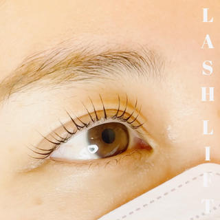 Lash lift ＋curl
根本から立ち上げつつ毛先をくるんっとカール。

ふっくらした優しい印象になります。 