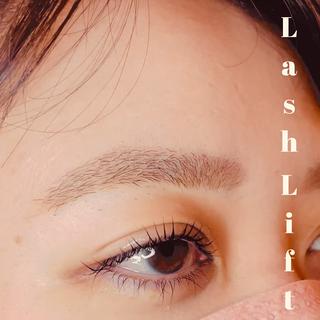 パリジェンヌラッシュリフト

白目に最大限のハイライト効果 