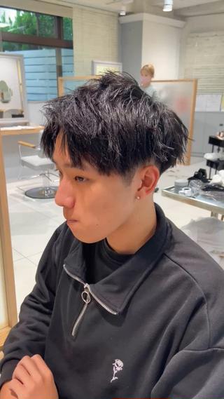 メンズアップバングショート刈り上げスタイル 