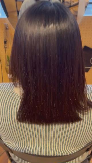 
☆酸性ストレート髪質改善ストレート！

酸性ストレートは、酸性の薬剤を使用してダメージを軽減しながら髪をストレートにしていくという、くせ毛に悩む方にとってまさに救世主のような新技術です。
生まれつきそうであるかのような、ナチュラルでなめらかな手触りのストレートヘアに仕上がるとあって、大注目を集めています。低ダメージでかけられるため、繰り返しの施術でも柔らかな髪を維持できる点も魅力です。
アニオン、カチオントリートメントを同時に行い
他にはない柔らかさとツヤを作ります

☆あんしんできるカット技術☆

カットには数多くの経験と実績があるからこそできる、しっかりとした土台があります。

セニング（すきバサミ）を多用せず、ベースをしっかり切ることにより、スタイルが長持ちします。
家を造る時のことを思い浮かべて下さい。
家を造る時、柱や骨組みをしっかり組み、その後、外壁などを作っていきます。
家を長持ちさせるには、骨組みをしっかり組まないと、いくら立派な外壁を作ったとしても、すぐに崩れてしまいます。

カットも同じです

カットの工程には、ざっくり言うとベースカット、質感調整の二つに分かれます。
これはベースカットが骨組み、質感調整が外壁工事のようなものです。
骨組みをしっかり組むことで、お気に入りの家が長持ちするように、ヘアスタイルもベースカットをしっかり切ることで、お気に入りのヘアスタイルが長持ちします。


️お気に入り登録してメニューを選んでください
ご予約は調整できるかもしれませんので
希望日
第一希望
第二希望など
お問い合わせあればお気軽にご連絡ください。

️メニュー以外にもご相談いただければ詳しく料金説明しますので、わからない場合でもぜひ近いものを選んで相談してください

️他スタッフもいますのでお友達同伴でもお気軽にご相談ください。


髪と、ライフスタイルをしっかり見極め一生懸命
似合うスタイルを探し頑張りますので
どうぞよろしくお願いします。

#インナーカラー
#ダブルカラー
#メンズカット
#ハイライト
#髪質改善
#ケアブリーチ 