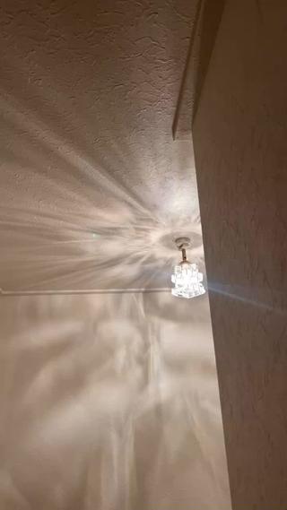 サロンコンセプト、五感で癒される空間を目指しており
お客様に合ったお好みの明るさや音、匂いを楽しんで
頂けるよう努めております。
明るいお部屋でサブスク鑑賞や音楽を聴いていただきながら施術を受けて頂いたり暗めの(の場合手元はあかるいです)お部屋で癒される音をききながらリラックスして
頂いたりとお客様のご希望を最初お伺いしております。 