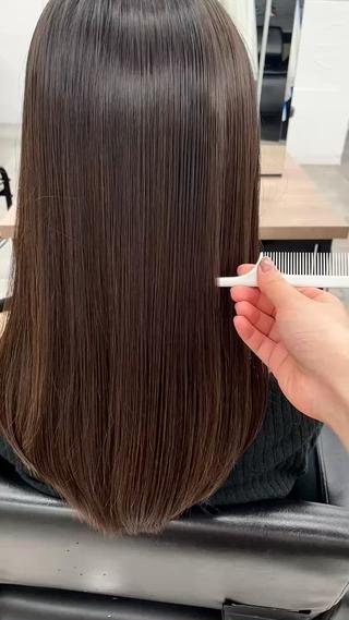 伸ばしてきいきたい方におすすめメニュー️
トリートメントでさらさらつるつるに

#トリートメント#TOKIOトリートメント #TOKIO
#髪質改善 #髪質改善トリートメント

TOKIO インカラミは、髪の毛の70%を占めるケラチンに着目し、ダメージ補修の仕方そのものを変えました。美しい髪に必要不可欠なケラチンは、ダメージで壊れると二度と再生できません。 業界初の"特許技術インカラミ"によって、壊れたケラチンを新しく形成し、補修力を最大化します。 これにより、引っ張ってもちぎれない丈夫な髪の毛に生まれ変わります。その強度回復率は140%です。（※施術前を100%として） 