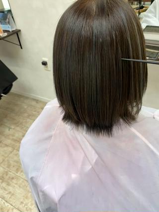 せっかくのカラーもツヤが無いと勿体ないです。
髪質改善カラーで艶も一緒に手に入れましょう♪ 