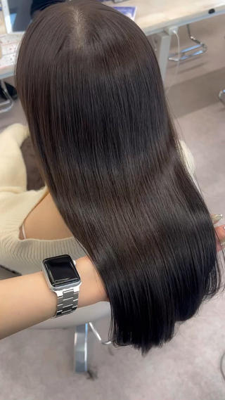 《 color 》
赤みを消した【透明感カラー】や肌馴染みのいい【ベージュカラー】など薬剤にもこだわって作っています
雰囲気に合わせたニュアンスカラーもご相談ください︎
赤みが強いのが気になる方や、ベースが暗めの方はシークレットハイライトのメニューでご予約ください!