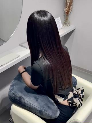 【  こんな方にオススメ  】
・クセや広がりは気になるけど縮毛矯正はしたくない
・髪の毛傷んでるけど艶髪になりたい(><)

｡*❅┈┈┈┈┈┈┈┈┈┈┈┈┈┈┈┈┈┈┈┈┈❅*｡

髪質改善は縮毛矯正とは違う自然な仕上がりになります
ヘアケアとして定期的に取り入れることで
ダメージ補修＋保護効果で髪質が安定していくので
回数を重ねるごとに艶髪になっていきます️

｡*❅┈┈┈┈┈┈┈┈┈┈┈┈┈┈┈┈┈┈┈┈┈❅*｡ 