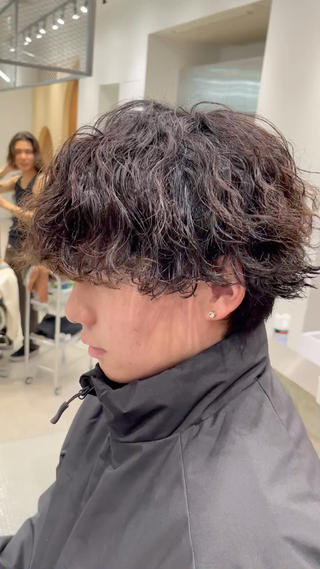 ブリーチ縮毛矯正の履歴ありの上に波巻きスパイラル
髪の毛の状態によって判断させていただきます！ 